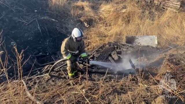 В Тарбагатайском районе пожарные отстояли жилые дома смотреть онлайн