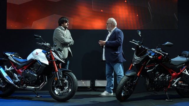 Presentación HONDA CB 750 HORNET | Motosx1000 смотреть онлайн