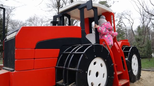 Эмилия - Парк Островского, Прогулка 10 апреля 2021г. смотреть онлайн