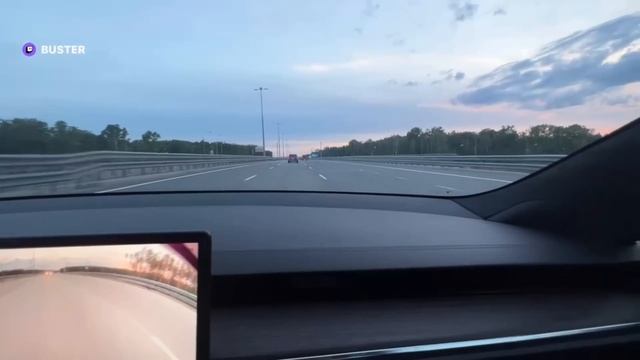 TESLA PLAID против BMW M8 / бустер заруба на машинах