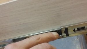 Вытащить ящик с шариковыми направляющими