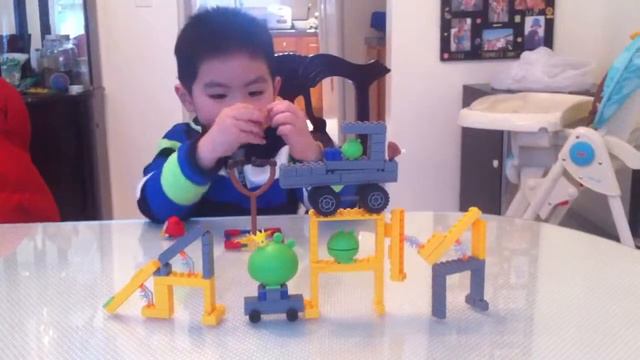 K'NEX Angry Birds HAMMIN' AROUND building set review смотреть онлайн