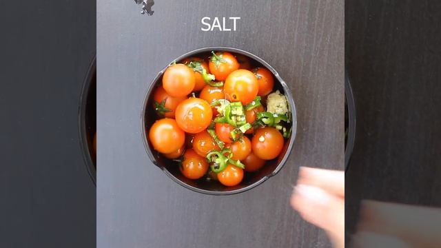 Caprese Chicken with Warm Tomato Salad and Herbed Couscous смотреть онлайн