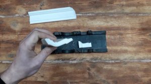 ✔️ Как ПРАВИЛЬНО подрезать внутренний угол потолочного плинтуса, багета или галтели со стуслом