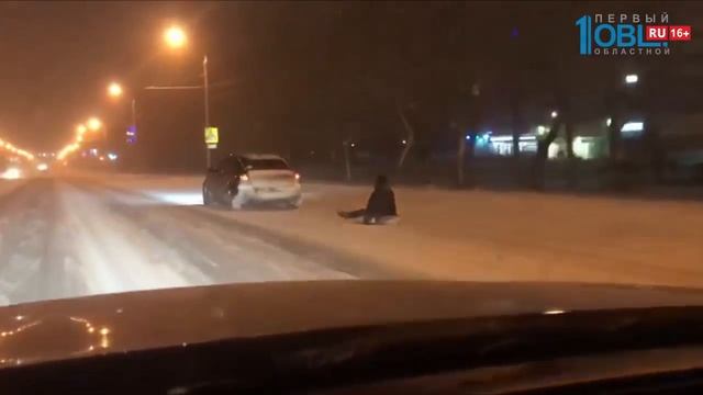 По дорогам Челябинска ездят на «ватрушке» смотреть онлайн