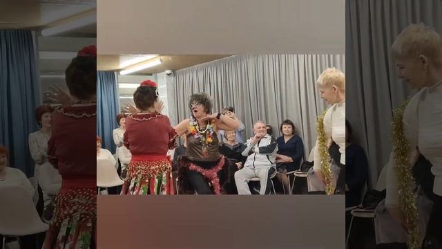 Вот умеют пенсионеры создать настроение! Как надо встречать Новый год. ЦМД Сокольники смотреть онлайн