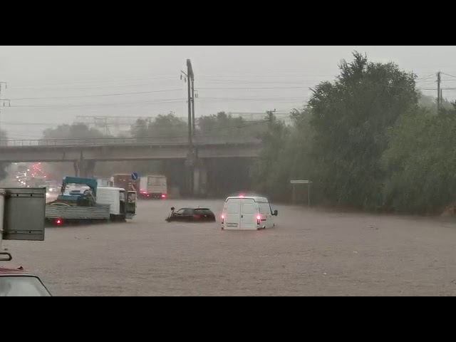 Ростов Затопило! ! Бешенный Ливень !/Рабочие Будни Таксиста смотреть онлайн