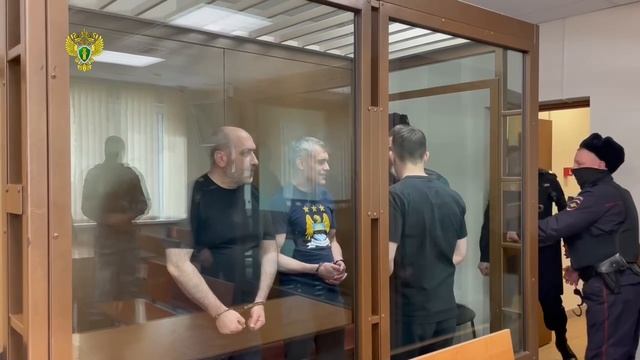Двух братьев экс-сенатора Арашукова приговорили к 16 и 165 года колонии