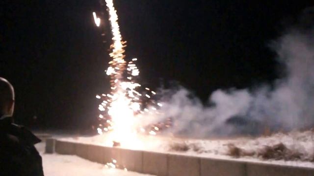 Прикол! Классное видео салюта на новый год! смотреть онлайн