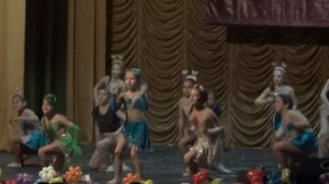 "Кто зажигает звезды". Детский танец.