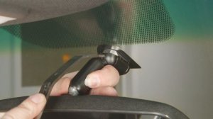 How to Remove a Rearview Mirror on a 2013 Ford Explorer