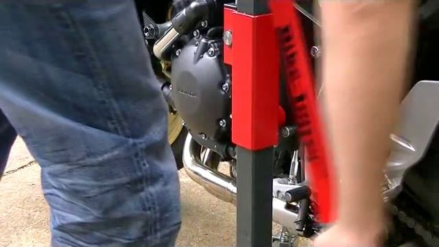 www.Bike-Tower.de Zentralständer Aufnahme SC60 CB1000R.avi смотреть онлайн
