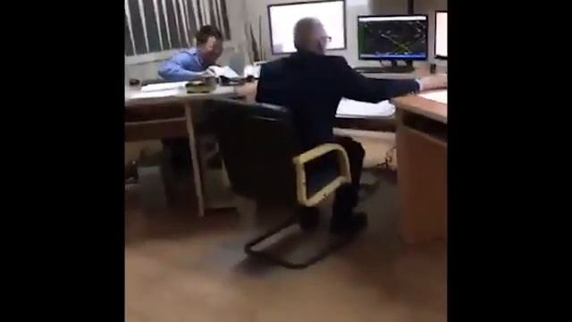 напугали в офисе смотреть онлайн
