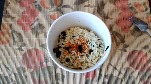 Лапша Chapaguri от Nongshim смотреть онлайн