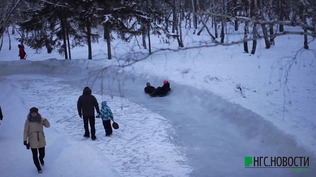 Главная городская ёлка в парке 30-летия ВЛКСМ смотреть онлайн