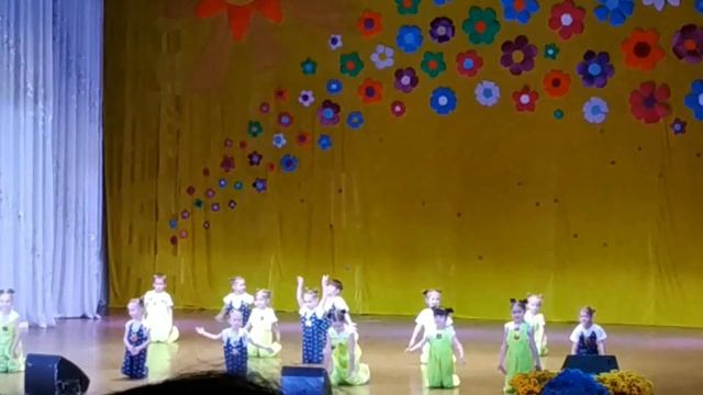 НОВОГОДНИЙ ПОДАРОК от детских коллективов города Южноукраинска смотреть онлайн