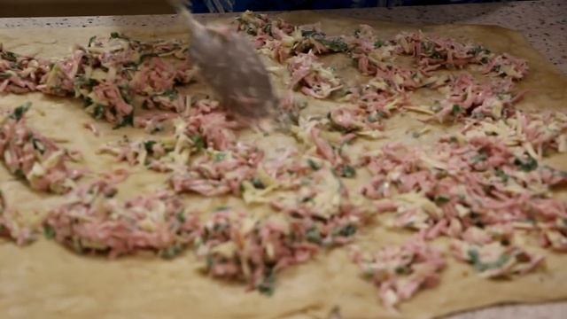 Аппетитный жареный лаваш с начинкой смотреть онлайн