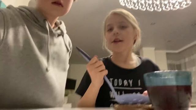 просто видео о том, какие мы с сестрой дуры| готовим, ржем, танцуем, проводим время вместе? смотреть онлайн
