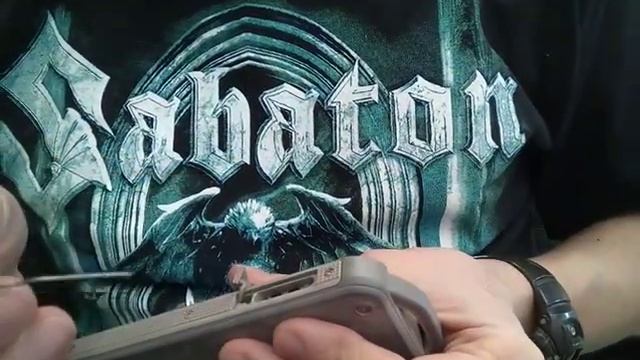 Вынимаем лоток из Nokia 800 скрепкой