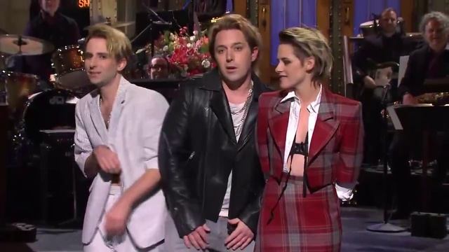 #kristenStewart Pete, Beck, and Kyle stopped by Kristen's monologue. #SNL смотреть онлайн