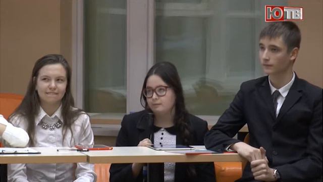 Школьная среда. Гимназия №4 vs Лицей №2 (часть 1) смотреть онлайн