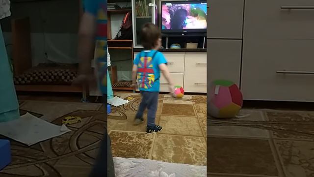 Мальчик танцует !!!!))))# смотреть онлайн