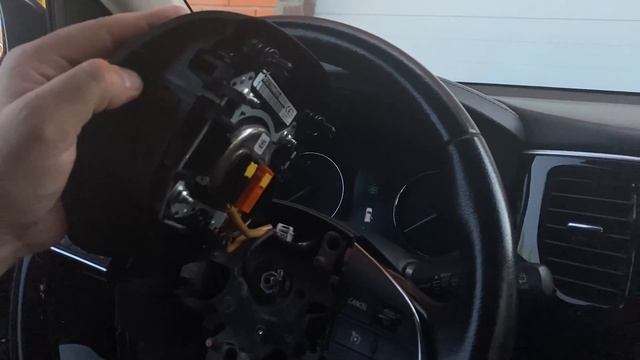 Outlander 3 снятие AIRBAG, замена руля смотреть онлайн