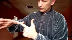 Массаж точки Хэ-Гу