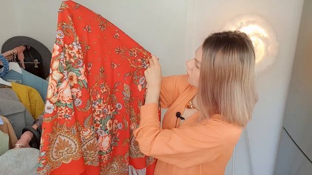 ПАВЛОВОПОСАДСКИЕ ПЛАТКИ: КАК НОСИТЬ? Обзор платков: Донские Зори, Осенний Романс и Магия Чувств. смотреть онлайн