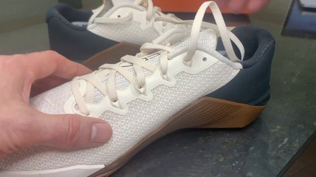 Nike Metcon 5 Men's Training Shoe in Pale Ivory/Seaweed/Light British Tan/Black (QUICK LOOK) смотреть онлайн