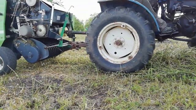 Убираю первый укос сена.ПРЕСС ПОДБОРЩИК 0850, мини трактор Исеки и китайский пресс. смотреть онлайн