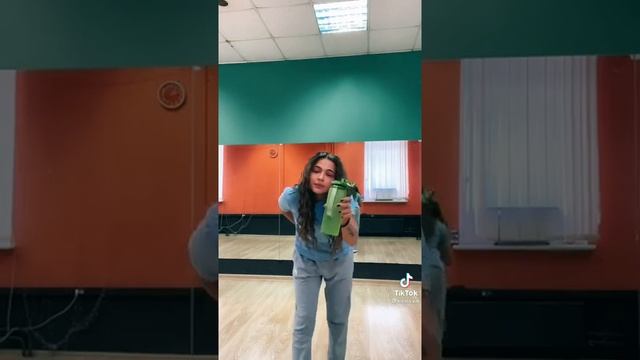 ВАЛЯ КАРНАВАЛ ТАНЦУЕТ В ЗАЛЕ.#Karnaval#tiktok смотреть онлайн