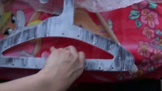 Состаривание краской и кистью.Декор вешалки для украшений в стиле шеби смотреть онлайн