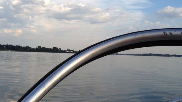 Едем на моторке смотреть онлайн