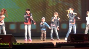 2011.07. "Ранетки". Ансамбль "Жемчужинки". Диана Анкудинова (8 лет), с братом Артуром (2 года).