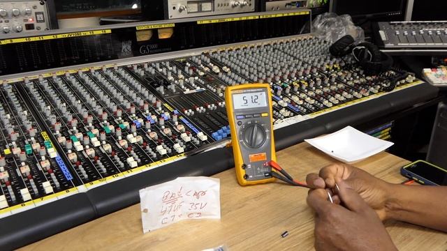 Repairing Behringer B1200 D-PRO смотреть онлайн