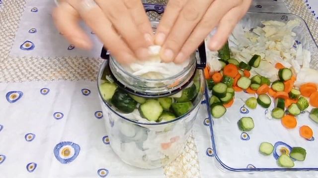 Karışık Lahana Turşusu ve Kornişon Turşu tarifleri Bir arada ? Kütür kütür Turşu Nasıl Yapılır смотреть онлайн