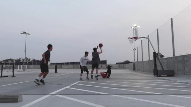 Playing basketball in Silicon Valley (Bonus: Startup founder gets his ankles broken) смотреть онлайн