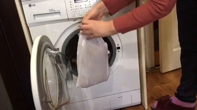 Стирка вязаной игрушки из плюшевой пряжи. смотреть онлайн