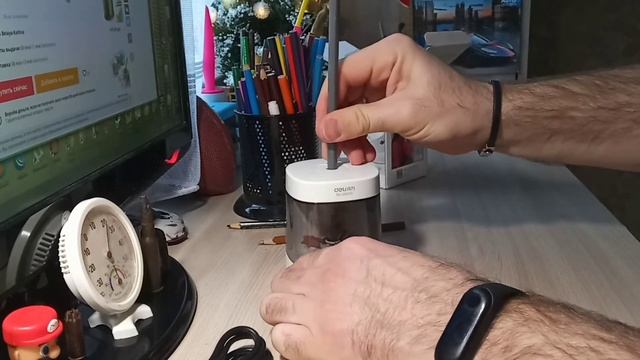 Электрическая точилка для карандашей Xiaomi Youpin Deli DL0013 смотреть онлайн
