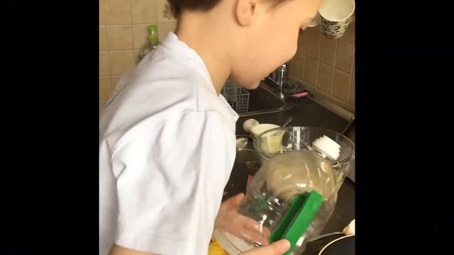 Жора готовит пиццу на сковородке! смотреть онлайн
