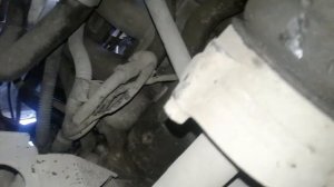 Не заводиться авто, проблема в стартере.Где стартер на ниссан блюберд 1998 года.