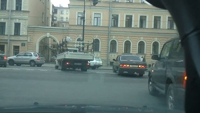 Автомобиль ФСО на встречной полосе смотреть онлайн