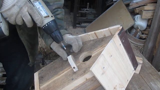 Новый скворечник из старых досок. Как сделать скворечник своими руками.