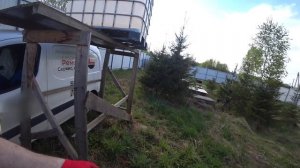 Привезли на участок ЕВРОКУБ ПОД ВОДУ, а снять с машины без крана НЕ МОЖЕМ. Что делать? (май 2021)