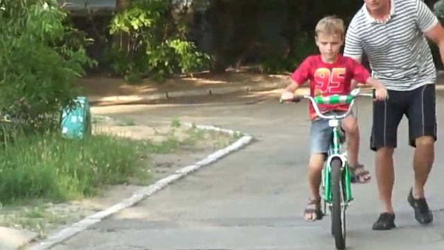 Учимся кататься на велосипеде день 6 смотреть онлайн
