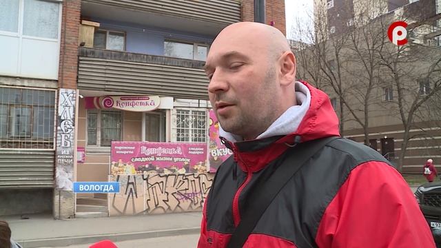 Кучи грязи и мусора скопились на берегах рек Вологды и Содемы смотреть онлайн