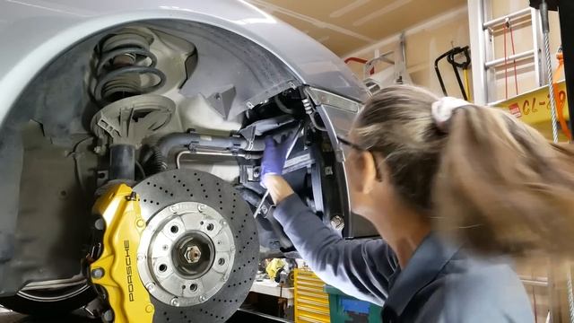 Spoiler and Wheel well replacement! What BROKE?? -- Porsche 996 Turbo смотреть онлайн