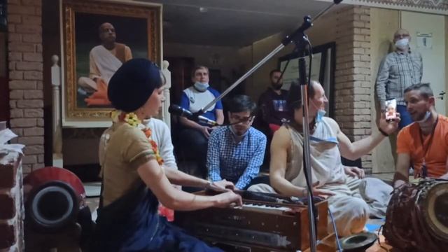 Гандхарвика Сундари даси .Киртан в храме на Полежаевской. Москва/Gandharvika Sundari dasi /Moscow смотреть онлайн