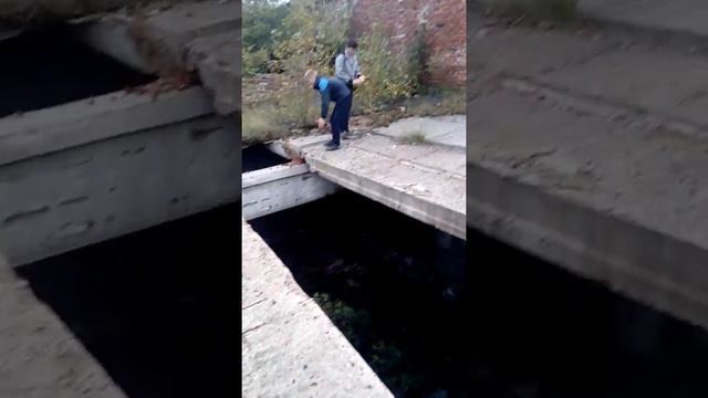 Ломаем бетонные плиты смотреть онлайн